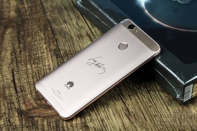 华为nova张艺兴定制版怎么样?华为nova张艺兴定制版和普通版区别