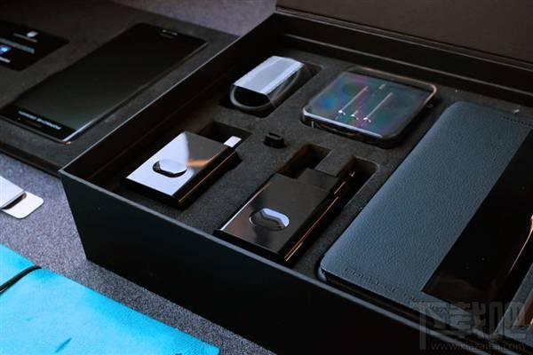 华为Mate9保时捷版有什么配件?华为Mate9保时捷真机开箱图赏