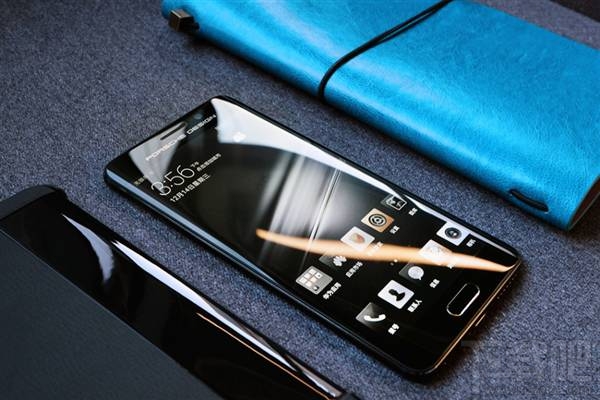 华为Mate9保时捷版有什么配件?华为Mate9保时捷真机开箱图赏