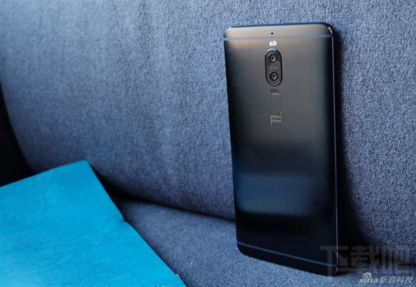 华为Mate9保时捷版有什么配件?华为Mate9保时捷真机开箱图赏