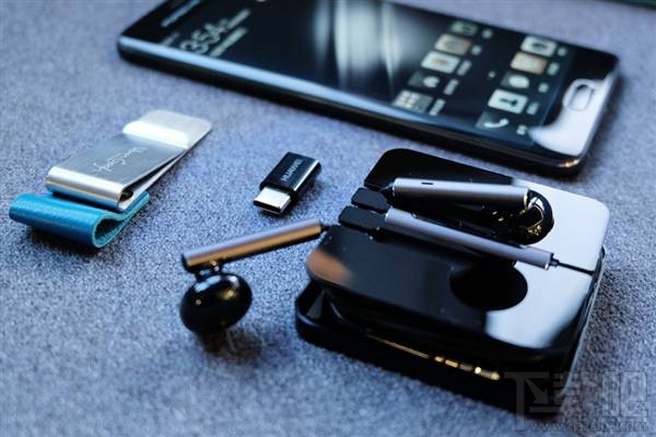 华为Mate9保时捷版有什么配件?华为Mate9保时捷真机开箱图赏