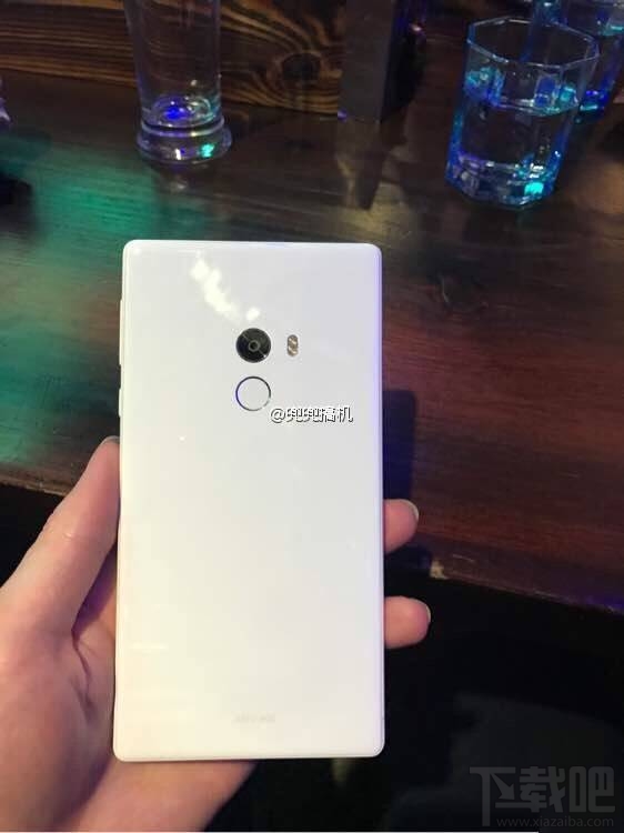 小米MIX白色版好看吗 小米MIX白色版真机上手图片