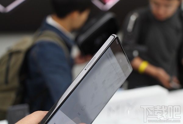 小米MIX怎么装卡/插卡?小米MIX是大卡还是小卡?小米mix SIM卡安装教程