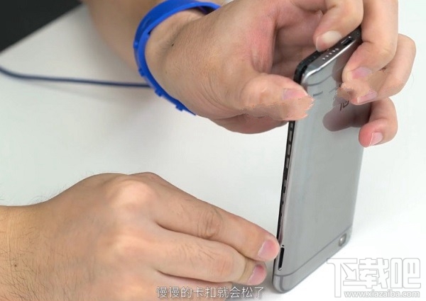 小米5s怎么打开后盖 小米5s后盖拆解教程