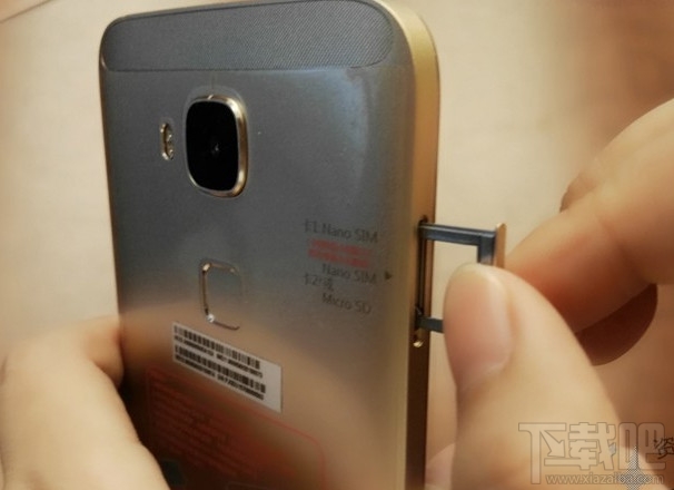 华为g7 plus手机SIM卡/TF内存卡安装真机图文详解