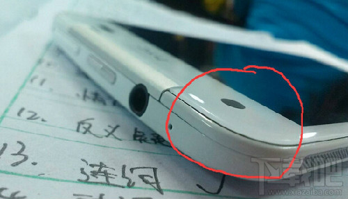 手机屏幕翘起来了怎么办 手机屏幕翘边解决办法