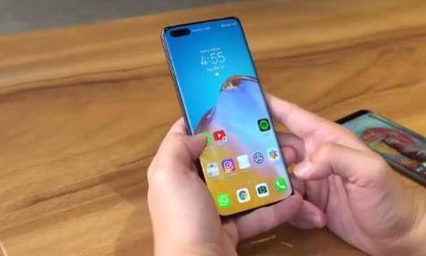 手机壁纸怎么更换