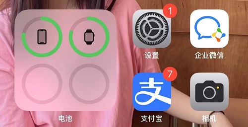 手机屏幕变成黑白色怎样调回来