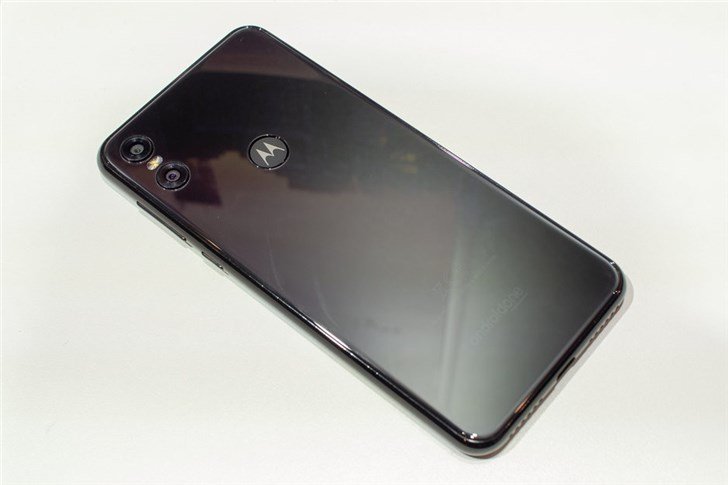 摩托罗拉One和One power哪个好？性价比全面分析对比