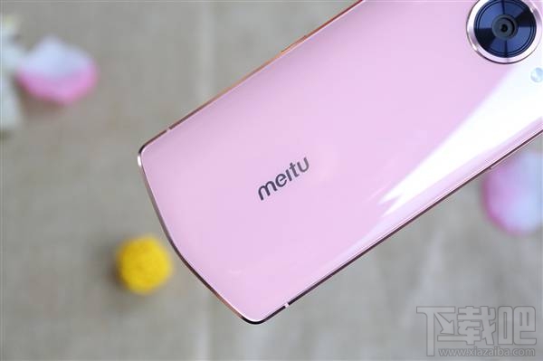 美图M8樱花粉怎么样？美图M8樱花粉色开箱图赏