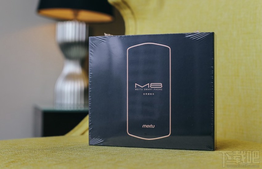 美图M8月光白好看吗？美图M8白色真机开箱图片欣赏