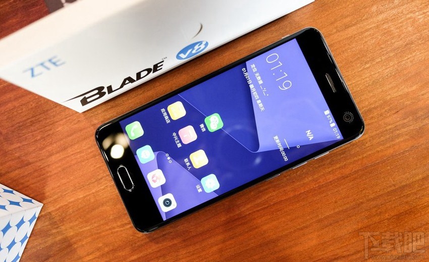 中兴BladeV8值得买吗？中兴BladeV8真机图赏