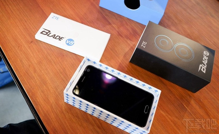 中兴BladeV8值得买吗？中兴BladeV8真机图赏