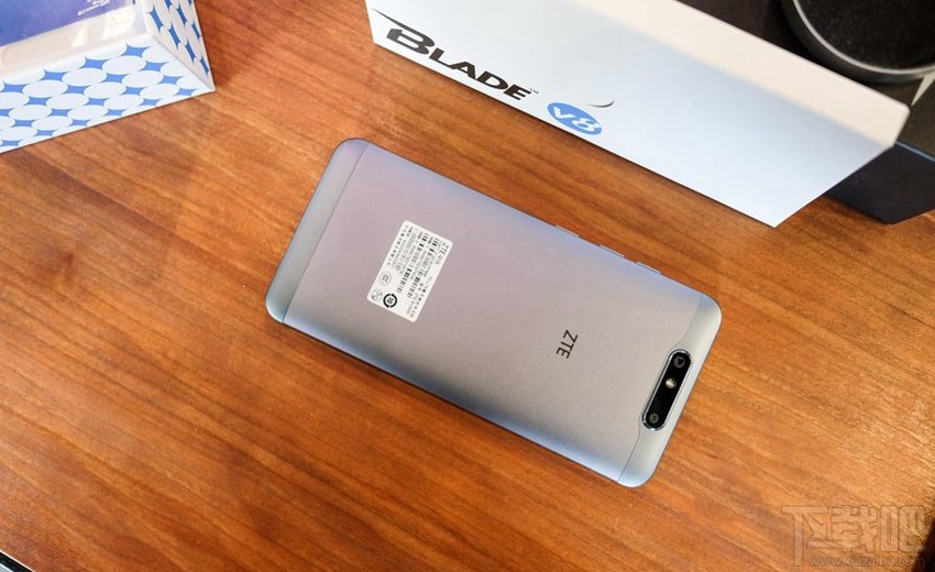 中兴BladeV8值得买吗？中兴BladeV8真机图赏