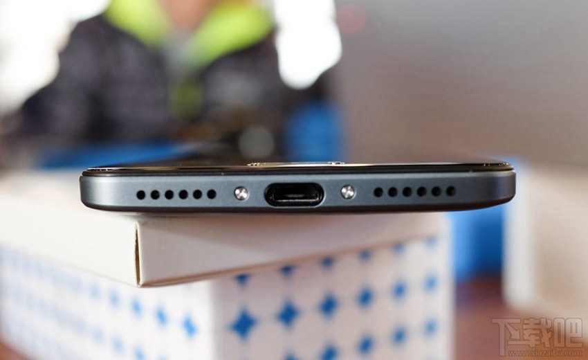 中兴BladeV8值得买吗？中兴BladeV8真机图赏