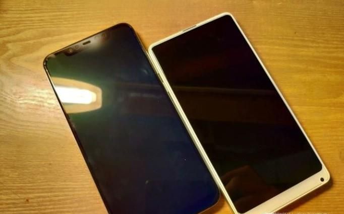 白色小米mix2s对比白色小米8