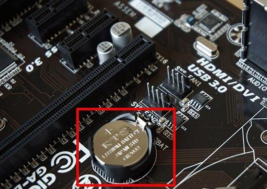 电脑开机显示器无信号、键盘鼠标不亮怎么回事?