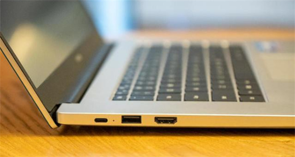 荣耀magicbook15有雷电3接口吗
