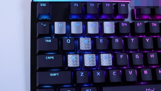 电脑机械键盘的绿轴黑轴红轴都有什么区别?