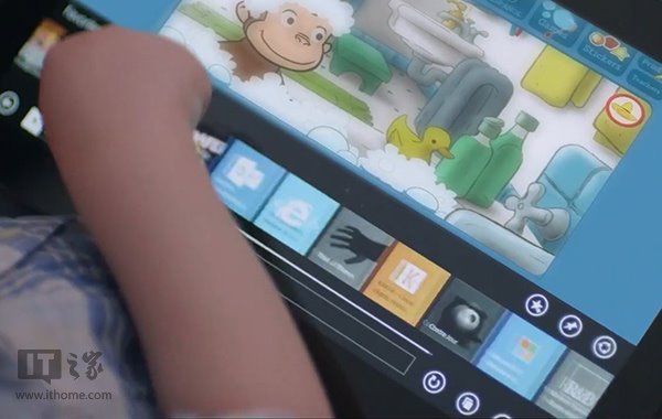 微软新广告IE11触及世界,萌宝宝将也会自学!