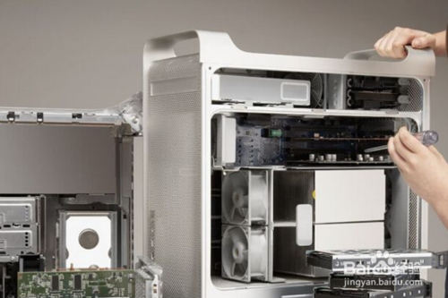 电脑如何放光盘？