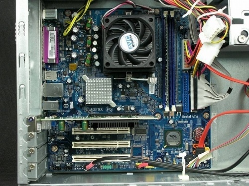 显示器不亮主机正常怎么回事详情