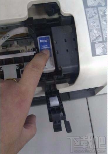 佳能mp198打印机在哪更换墨盒?