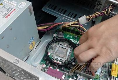 如何换电脑风扇