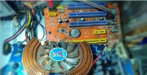 显示器黑屏一闪一闪解决教程