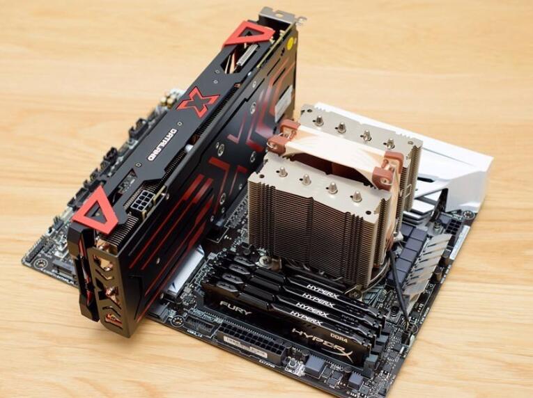 电脑显示器黑屏但灯亮解决方法