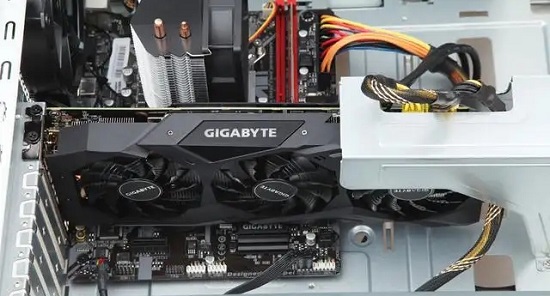 电脑屏幕一直闪烁各种颜色解决方法