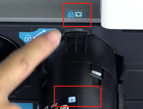 柯尼卡美能达打印机怎么换墨盒