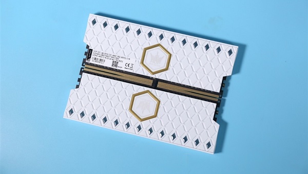 名人堂HOF OC Lab皑钻DDR4-4400评测跑分参数介绍