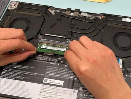 联想拯救者r9000x怎么装内存条