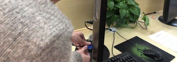 电脑显示器无信号