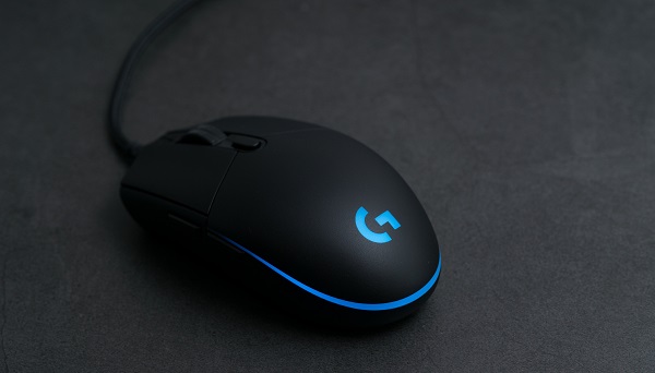 打游戏罗技鼠标哪个型号好用