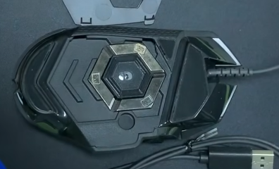 鼠标配重块如何拆下来