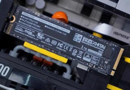 致态tiplus7100要加散热贴吗