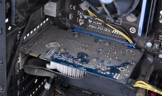 电脑主机启动一下又灭一直反复怎么办