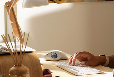 轨迹球鼠标和普通鼠标