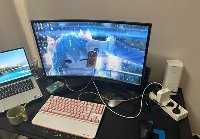 电竞显示器曲屏的好还是直屏的好