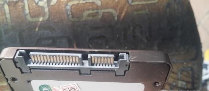 固态硬盘接口有那些怎么插入到主板上面?