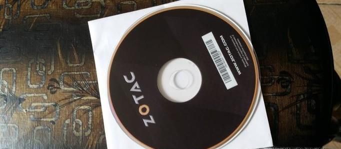 如何在电脑上面播放光盘？