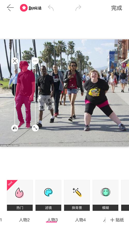 马卡龙玩图APP中将路人一键删除具体操作方法
