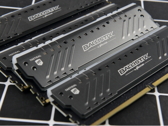 炫彩极速 抢占先机 BALLISTIX TACTICAL TRACER RGB DDR4内存条评测