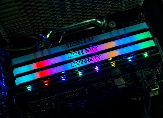 炫彩极速 抢占先机 BALLISTIX TACTICAL TRACER RGB DDR4内存条评测