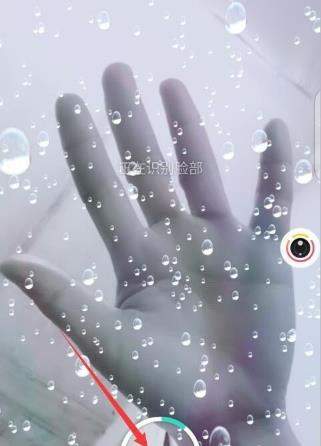 faceu激萌控雨怎么玩_faceu激萌控雨特效玩法教程【图】