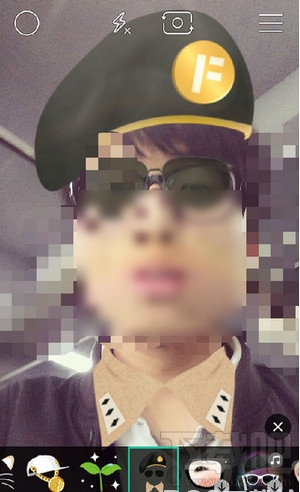 Faceu怎么使用激萌的太阳的后裔贴纸