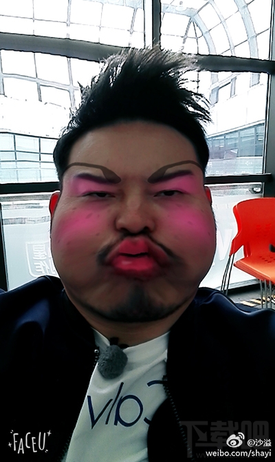 怎么把自拍照P丑、P变形