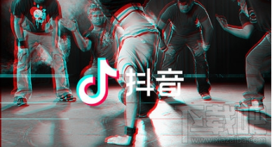 抖音怎么不用手一直按着拍?